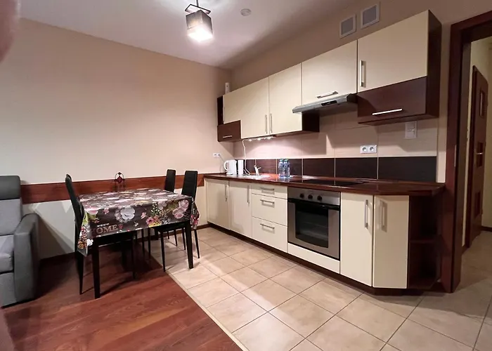 Komfortowy Apartament W Ustroniu, 57M2, Dwie Sypialnie, Darmowy Ogrodzony Parking, Osobna Kuchnia, Blisko Czantoria I Szlaki Piesze