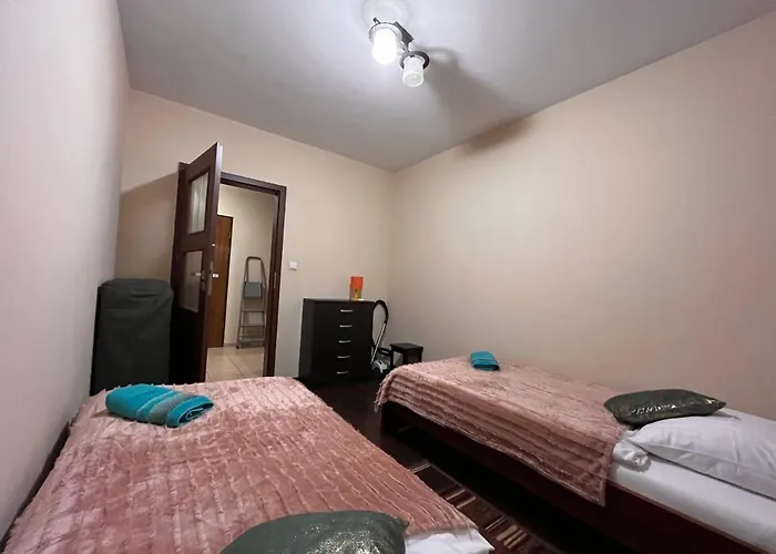 Komfortowy Apartament W Ustroniu, 57M2, Dwie Sypialnie, Darmowy Ogrodzony Parking, Osobna Kuchnia, Blisko Czantoria I Szlaki Piesze