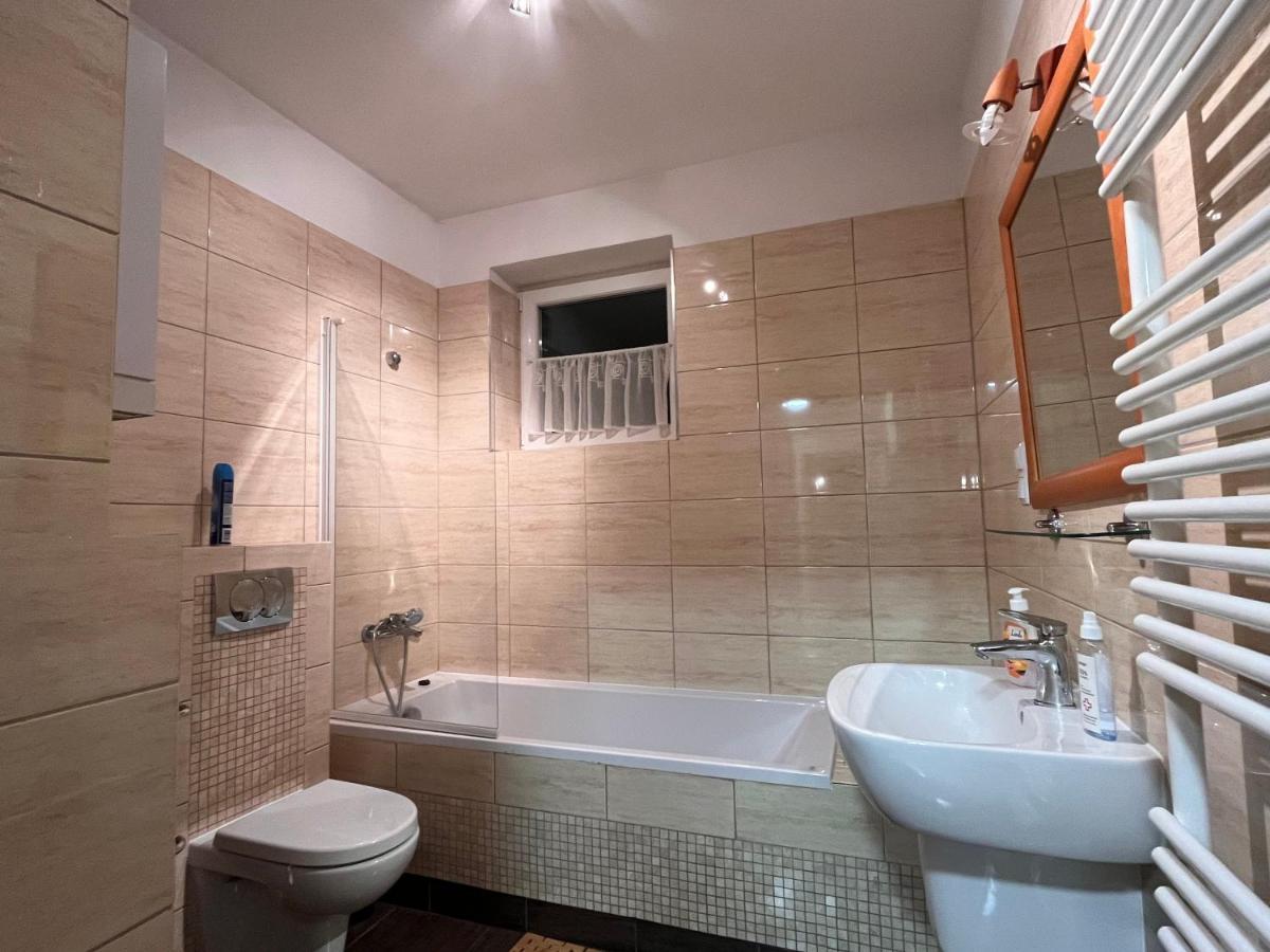 Komfortowy Apartament W Ustroniu, 57M2, Dwie Sypialnie, Darmowy Ogrodzony Parking, Osobna Kuchnia, Blisko Czantoria I Szlaki Piesze *