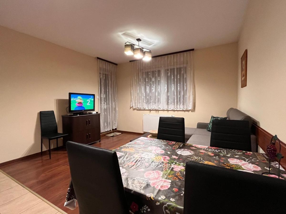 Komfortowy Apartament W Ustroniu, 57M2, Dwie Sypialnie, Darmowy Ogrodzony Parking, Osobna Kuchnia, Blisko Czantoria I Szlaki Piesze * Ustron