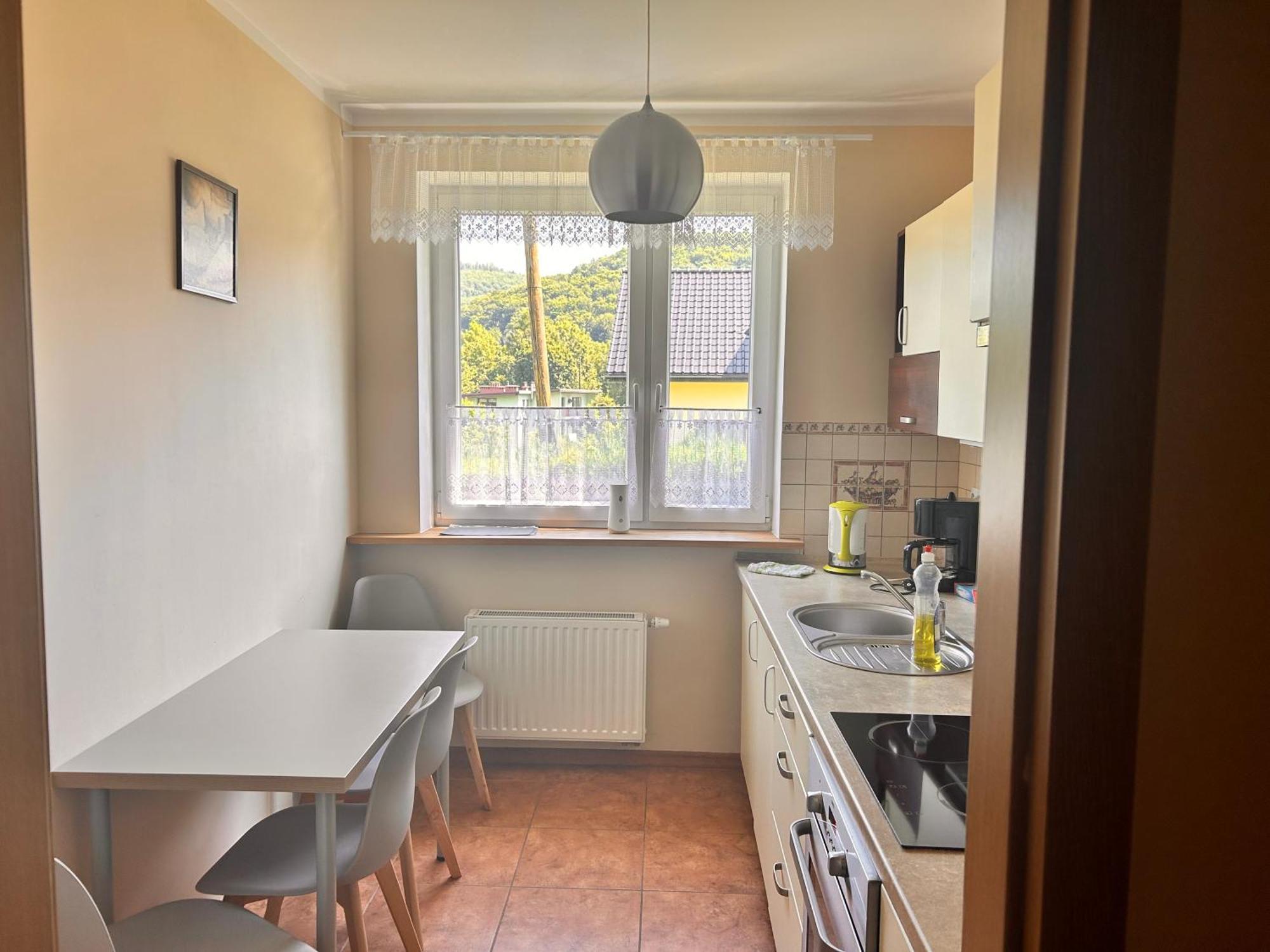 Apartment Komfortowy W Ustroniu, 57m2, Dwie Sypialnie, Darmowy Ogrodzony Parking, Osobna Kuchnia, Blisko Czantoria I Szlaki Piesze